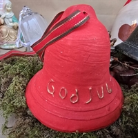 rød-keramik-juleklokke-guld-tekst-godjul-stribet-bånd-ophæng-genbrugs-julestads